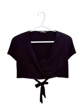 4/$20➡️  Black Wrap Cropped Tee Tie-Back – Size Large (Fits Medium) GUC